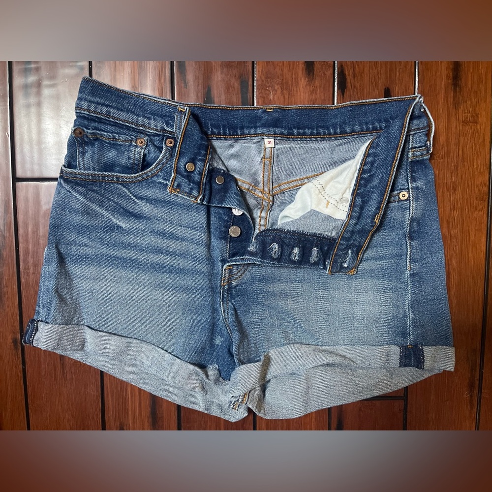 Levi’s Jean Denim Short - High waisted size 31